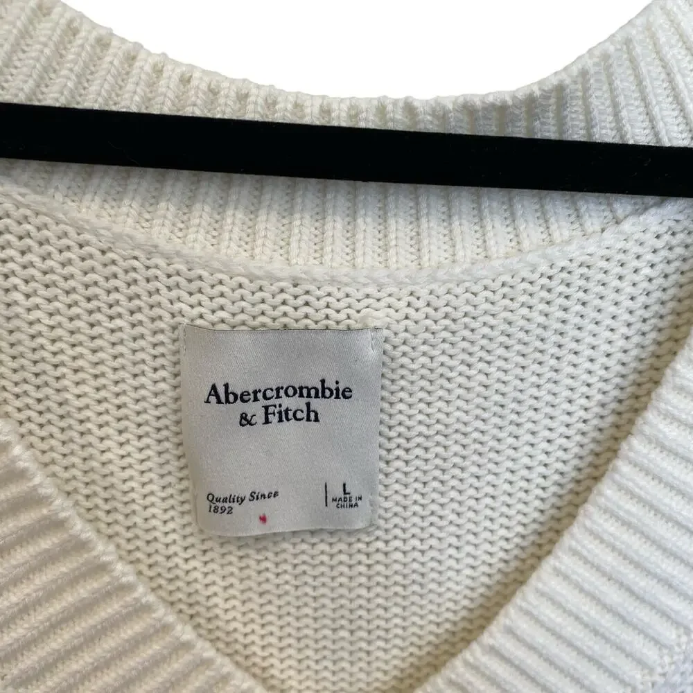 Abercrombie & Fitch Cropped Knit V Neck Sweater Vest In White | Preppy - Picture 8 of 11
